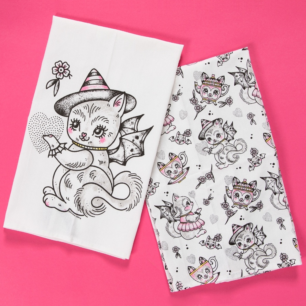 Sourpuss Batty Witch Winged Cat Teapot Hearts Bats Teacups Kitchen Towel 2pc Set - Picture 3 of 5